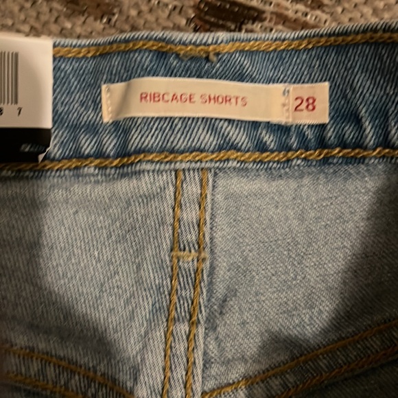 LEVI’S Ribcage Shorts - Picture 4 of 7